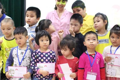 Học sinh của mầm non Pink Sunshine giao lưu với học sinh tự kỷ Sao Mai 