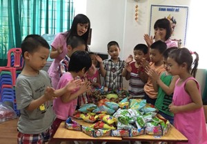 Trung tâm Sao Mai tổ chức vui Trung thu cho các bé