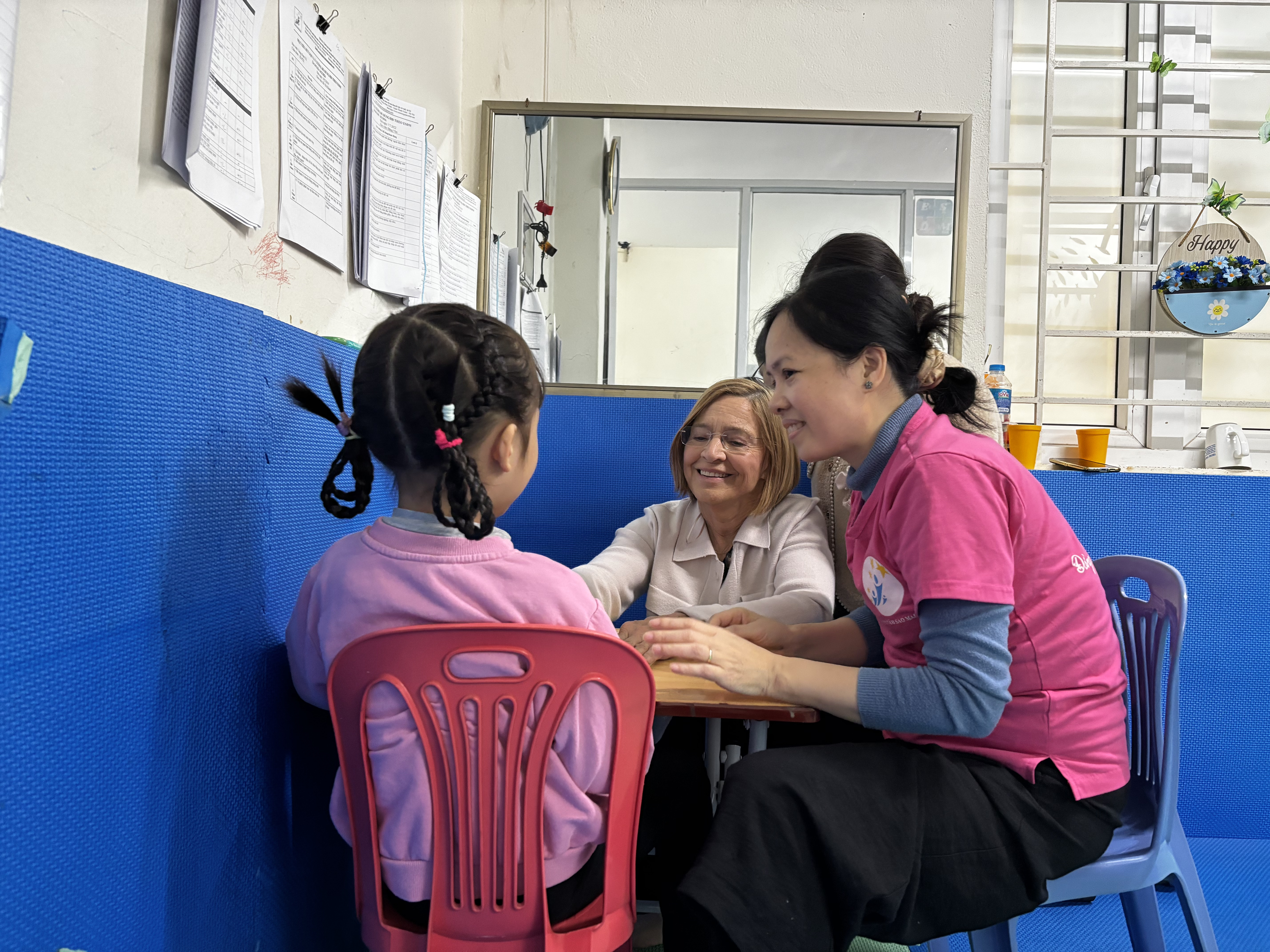 Bùng Nổ Chuyên Môn: GS. Sally J. Rogers Trực Tiếp Tập Huấn Cập Nhật “Cây Quyết Định Can Thiệp ESDM” Cho Đội Ngũ Giáo Viên Trung Tâm Sao Mai