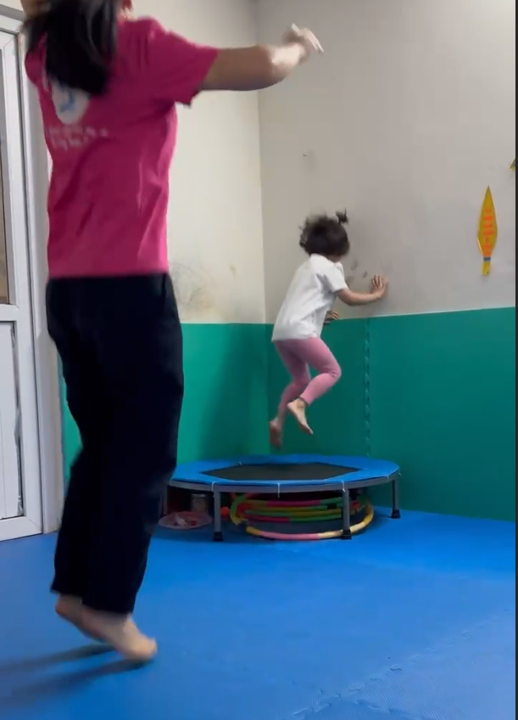 Sự điều chỉnh tinh tế trong tư duy đánh giá và can thiệp của bảng kiểm kỹ năng vận động thô Level 1 phiên bản 2025