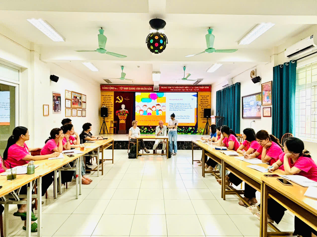 Ứng Dụng Giao Tiếp Tổng Thể: Mở Khóa Tiềm Năng Cho Trẻ Tự Kỷ Và Khuyết Tật Trí Tuệ
